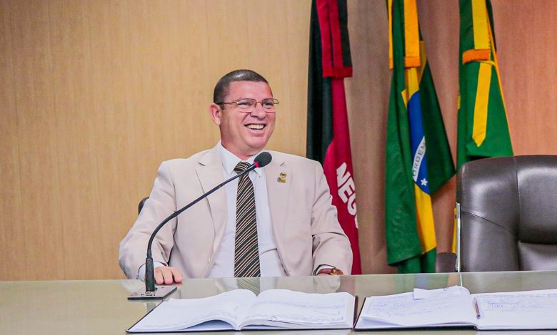 Vereador Dinho Papa-léguas tem seis projetos aprovados em benefício da população