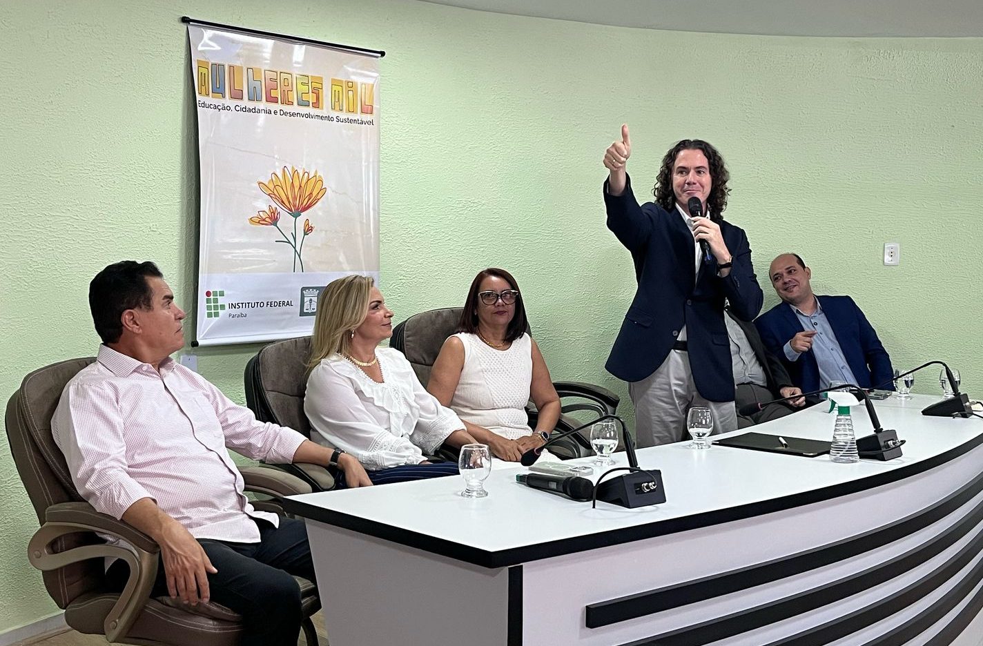 Senador Veneziano ressalta importância e garante implantação do IFPB em Queimadas e mais duas cidades da Paraíba