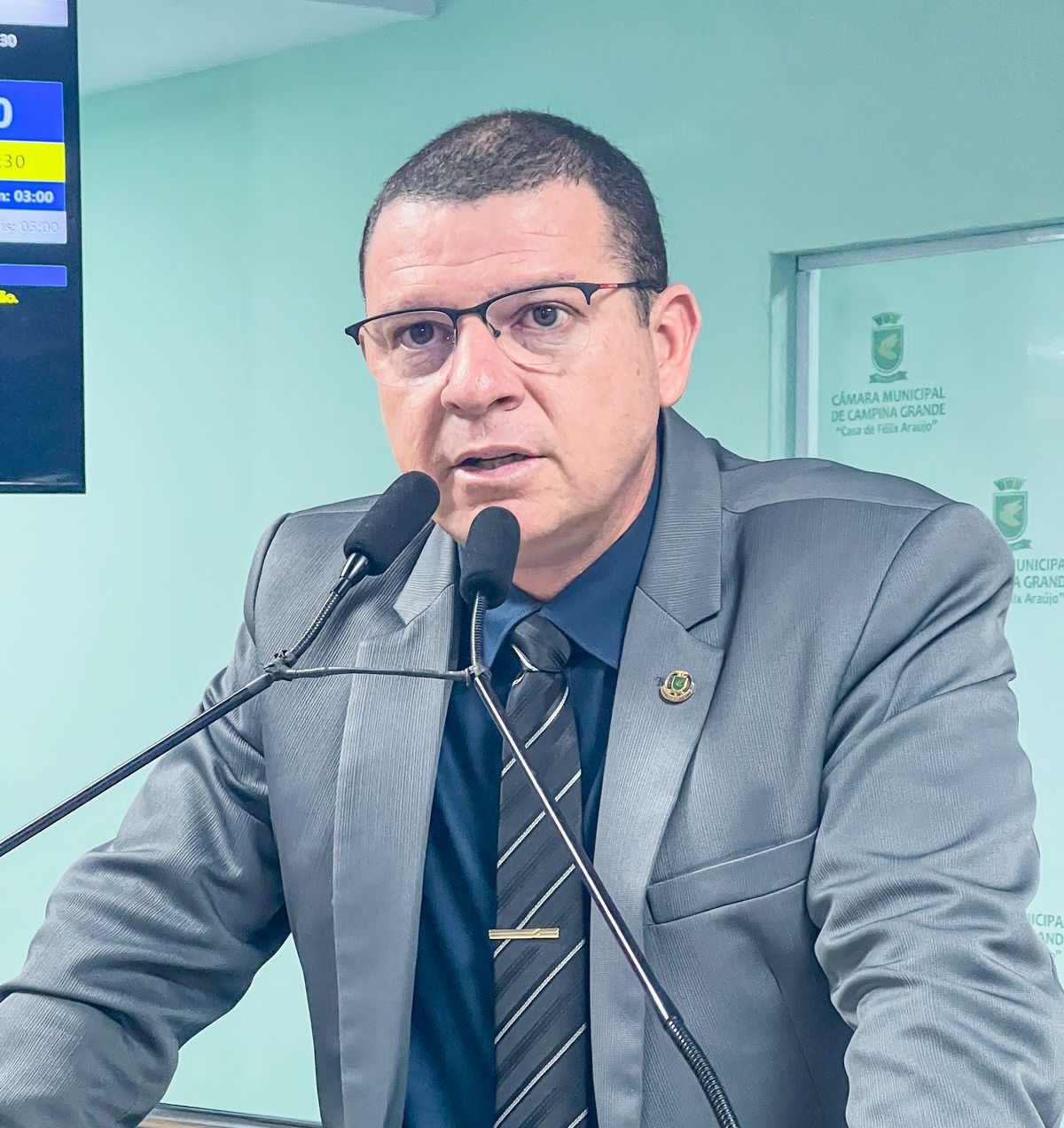 Vereador Dinho Papa-Léguas protocola requerimento solicitando câmeras de monitoramento em feiras públicas de Campina