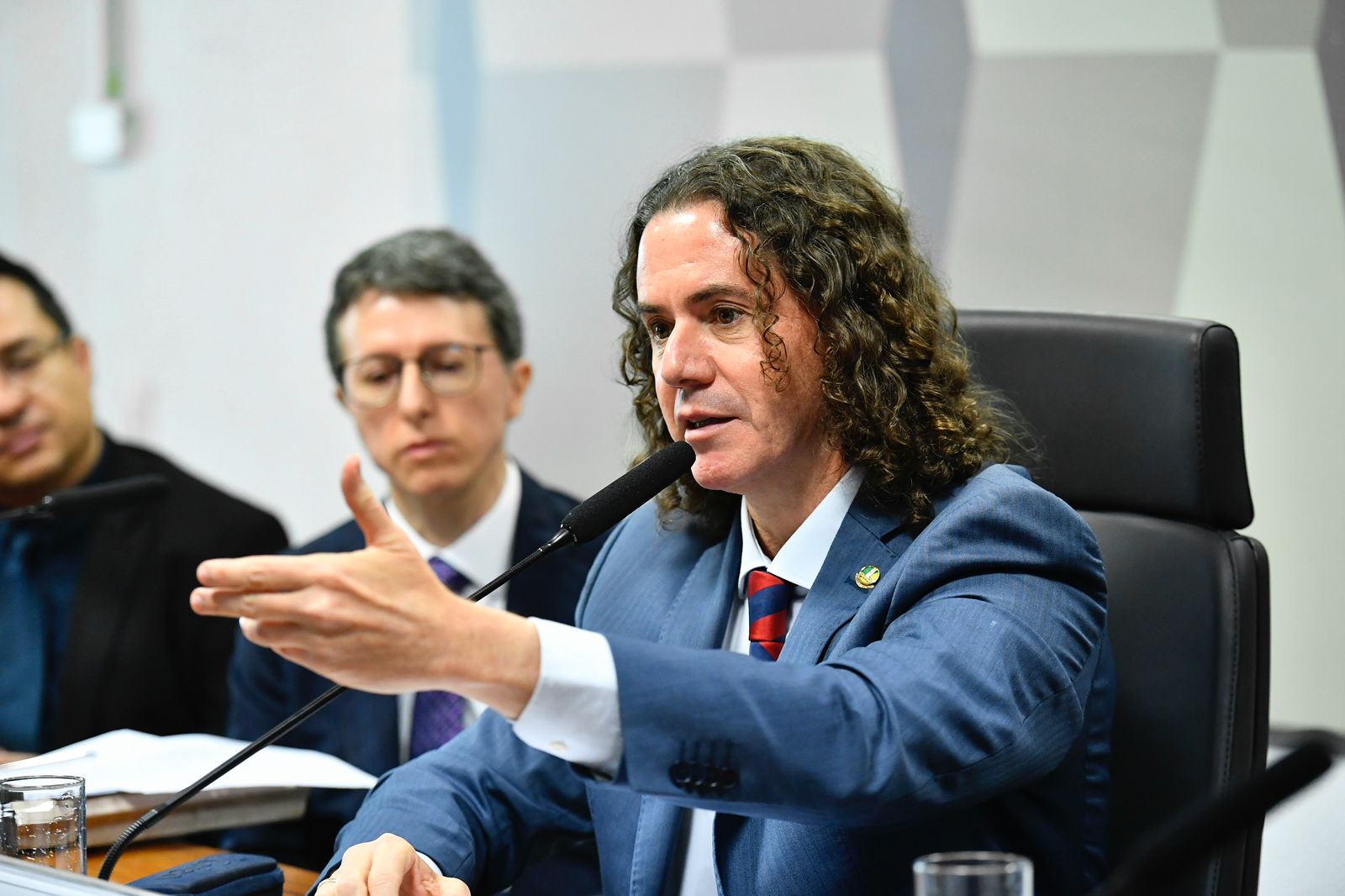 Veneziano solicita que AGU, CGU e PF detalhem no Senado a atuação do governo no caso do INSS