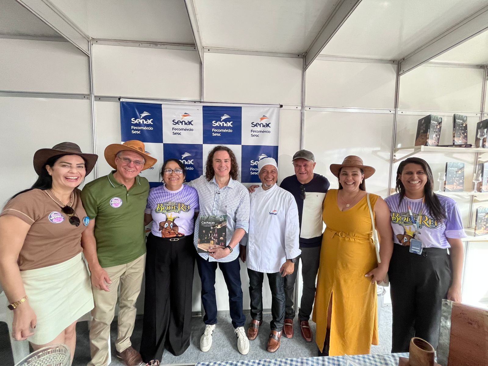 Na festa do Bode Rei, Senador Veneziano é aclamado por produtores que ressaltam sua atuação junto ao governo Lula para atualizar tabela de preço do leite de cabra