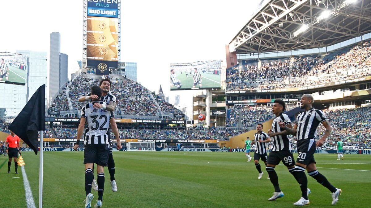 Botafogo sofre mas vence Seattle Sounders (2-1) em sua estreia na Copa de Clubes