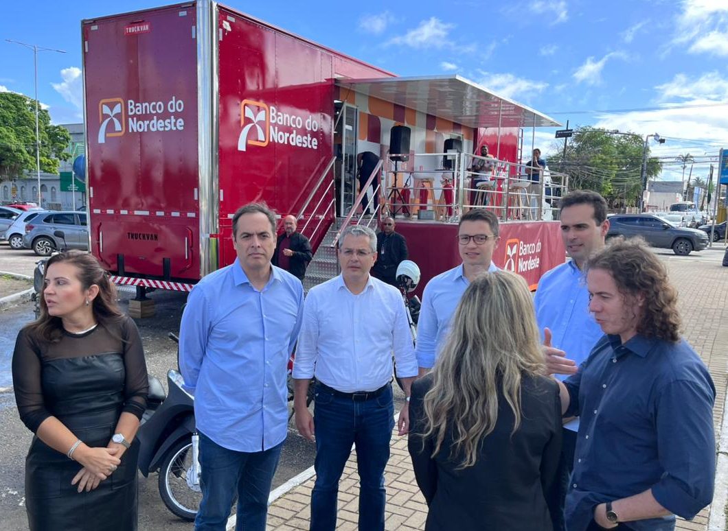 Veneziano diz que carreta do BNB em Campina Grande traz à população crédito facilitado e estímulo ao empreendedorismo