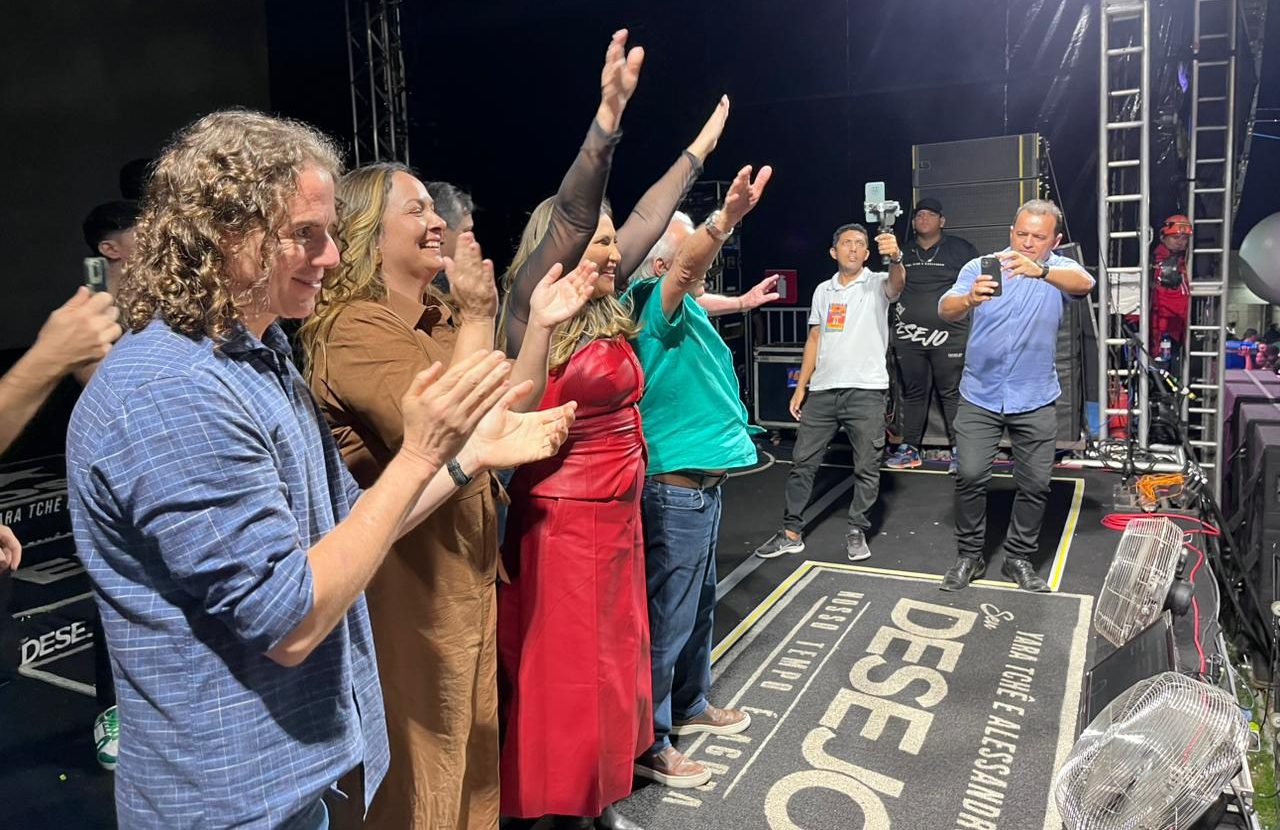 Veneziano participa do São João em Cajazeiras com a prefeita Corrinha, deputado Júnior Araújo, Zé Aldemir e grupo político, que reafirmam apoio à sua reeleição