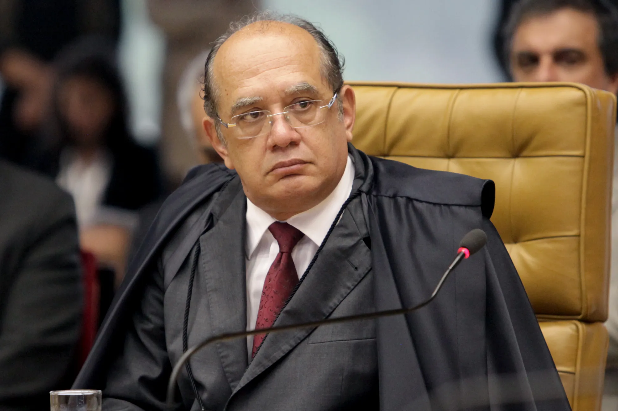 Senadores pedem impeachment de Gilmar Mendes por ‘conflito de interesse’