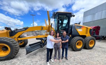 Veneziano entrega maquinas agrícolas em parceria com a Codevasf a Lagoa Seca e Matureia e reafirma compromissos com o Municipalismo