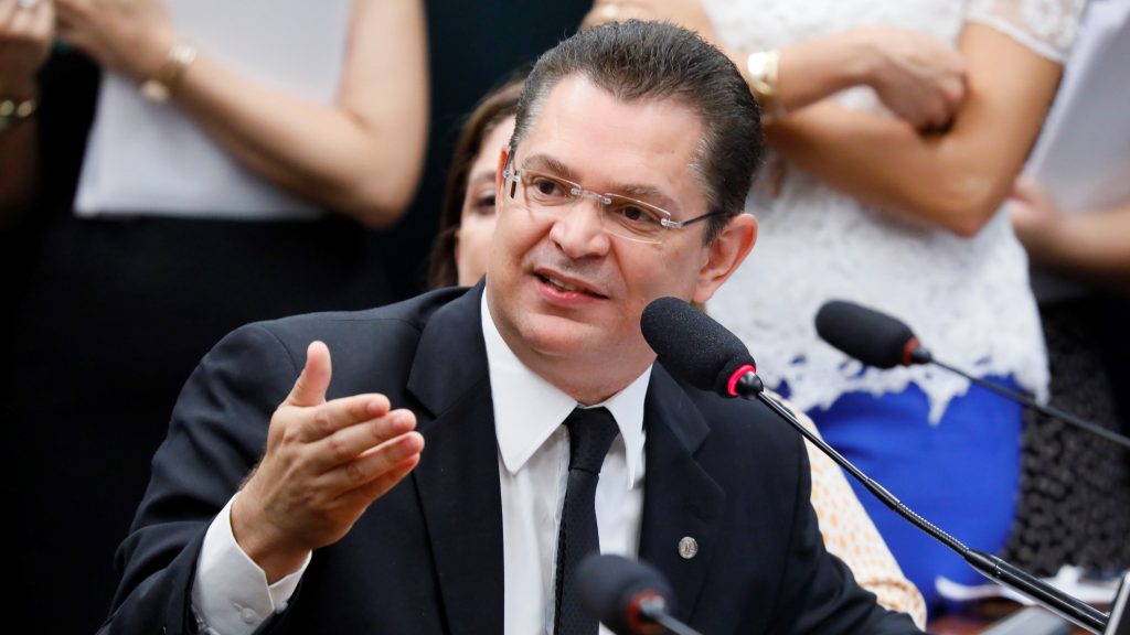 INSS: “brasileiros vão pagar pelo roubo duas vezes”, diz líder do PL