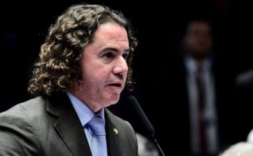 Veneziano atende pipeiros paraibanos e informa repasse de R$ 50 milhões ao Exército para normalizar Operação Carro-Pipa