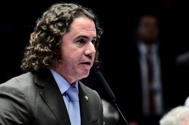 Veneziano atende pipeiros paraibanos e informa repasse de R$ 50 milhões ao Exército para normalizar Operação Carro-Pipa