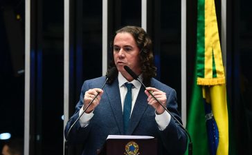 Veneziano enaltece investimentos do governo Lula em saúde, educação e casas do ‘Minha Casa, Minha Vida’ na Paraíba