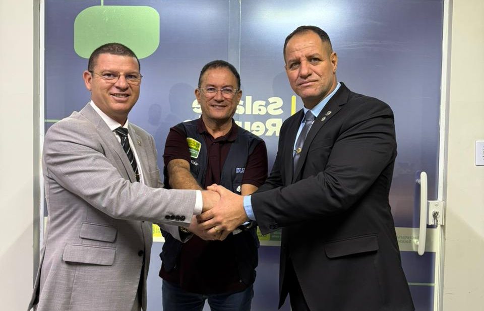 Vereador Dinho Papa-Léguas articula diálogo entre oposição e Secretaria de Saúde