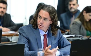Aprovado relatório de Veneziano a projeto que garante acesso gratuito de estudantes a dados de instituições de ensino