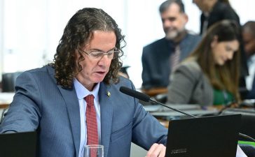 Projeto de Veneziano já aprovado no Senado, que notifica casos de câncer para ampliar ações de saúde pública, avança na Câmara