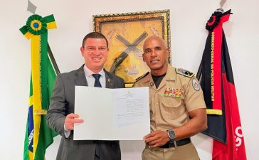 Vereador Dinho Papa-léguas reforça apoio à Polícia Militar e destaca cumprimento da Lei da Gratuidade.