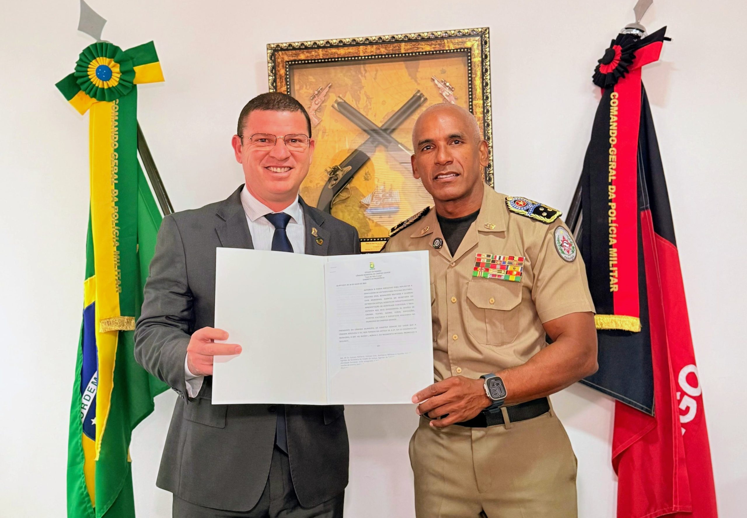 Vereador Dinho Papa-léguas reforça apoio à Polícia Militar e destaca cumprimento da Lei da Gratuidade.