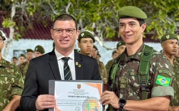 Vereador Dinho Papa-léguas recebe título de Amigo do Batalhão em Campina Grande.