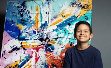Artista campinense de 9 anos viaja para expor obras no Museu do Louvre com apoio da Prefeitura de Campina Grande