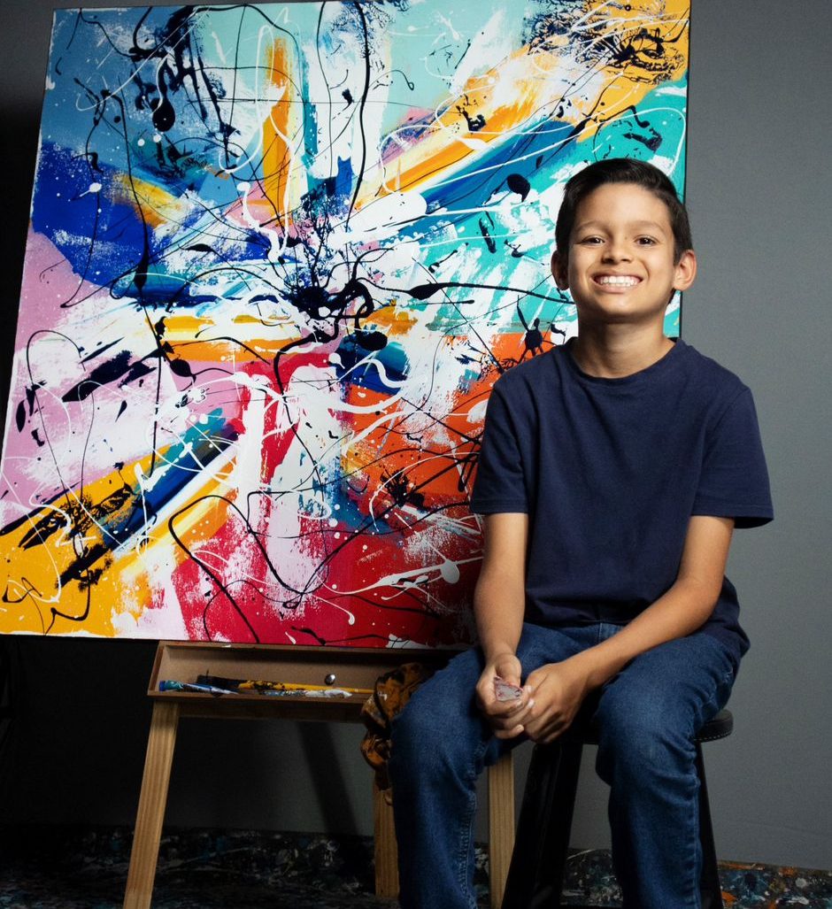 Artista campinense de 9 anos viaja para expor obras no Museu do Louvre com apoio da Prefeitura de Campina Grande