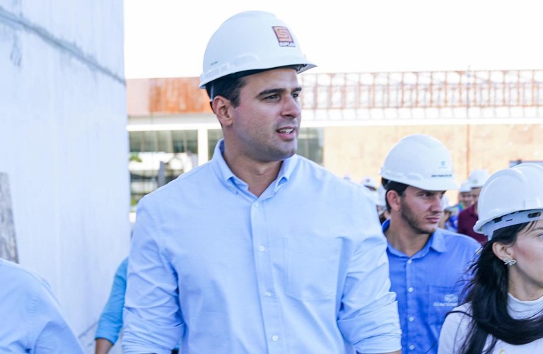 Lucas Ribeiro inspeciona obras da última etapa do Centro de Convenções de Campina Grande