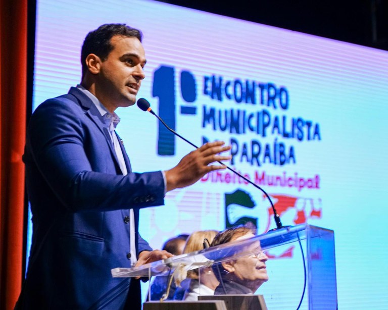 Lucas Ribeiro defende fortalecimento da gestão pública durante Encontro Municipalista em Campina Grande