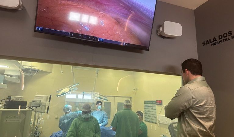 Programa Paraíba Contra o Câncer realiza primeira cirurgia robótica oncológica 100% SUS no Hospital Napoleão Laureano Programa Paraíba Contra o Câncer realiza primeira cirurgia robótica oncológica 100% SUS no Hospital Napoleão Laureano