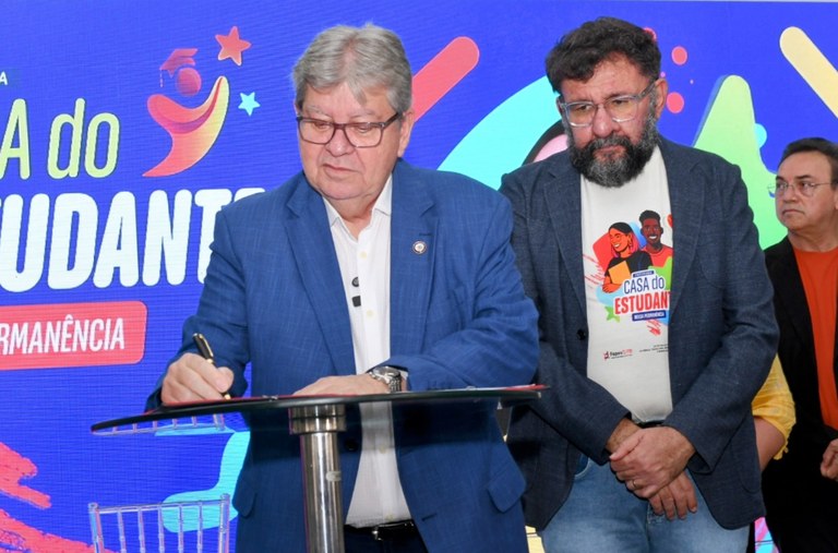 Governador João Azevêdo lança programa com bolsas para universitários na Paraíba