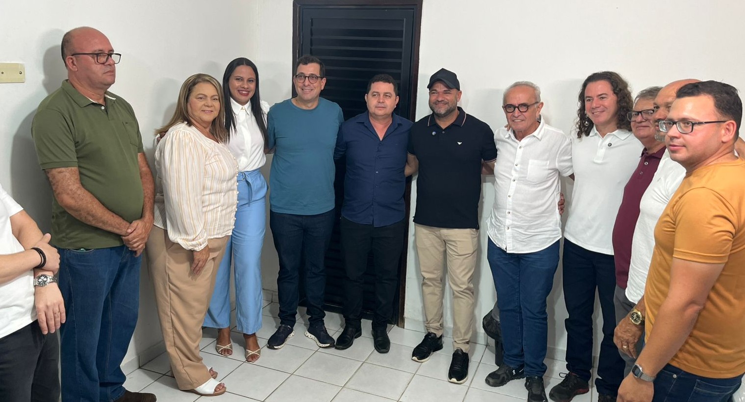 Veneziano ao lado de Cícero e do prefeito Lao Martins entregam ruas pavimentadas na cidade de Sobrado Veneziano ao lado de Cícero e do prefeito Lao Martins entregam ruas pavimentadas na cidade de Sobrado