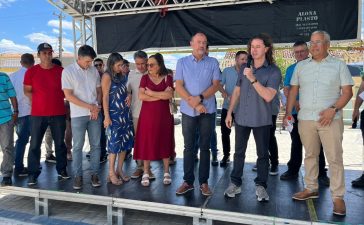 Prefeito de São João do Cariri entrega R$ 2 milhões em veículos à população e agradece a Veneziano destinação de recursos