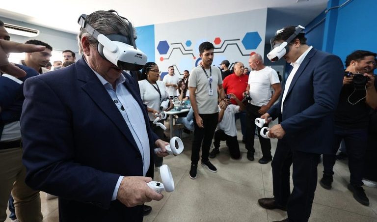 João Azevêdo e ministro Camilo Santana inauguram Salas Amanhã Digital e Maker em Bayeux e destacam importância para o ensino da rede estadual João Azevêdo e ministro Camilo Santana inauguram Salas Amanhã Digital e Maker em Bayeux e destacam importância para o ensino da rede estadual