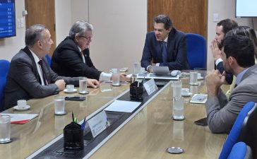 João Azevêdo busca recursos nas áreas de agricultura familiar, habitação e saneamento com ministro Fernando Haddad