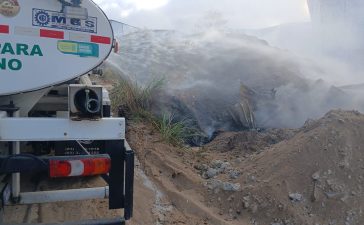 SESUMA mobiliza caminhões-pipa e utiliza mais de 100 mil litros de água no combate a incêndio em fábrica de São José da Mata
