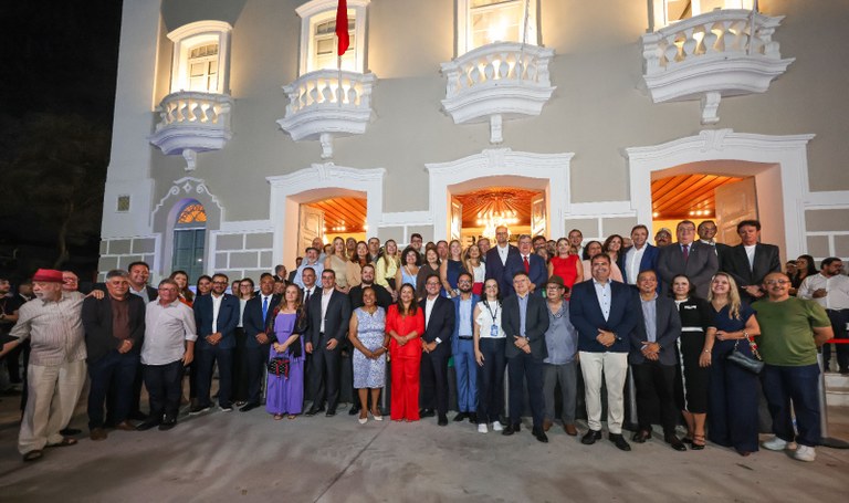 João Azevêdo entrega Palácio dos Despachos e diz que “obra traz o governo para o coração do nosso Centro Histórico”