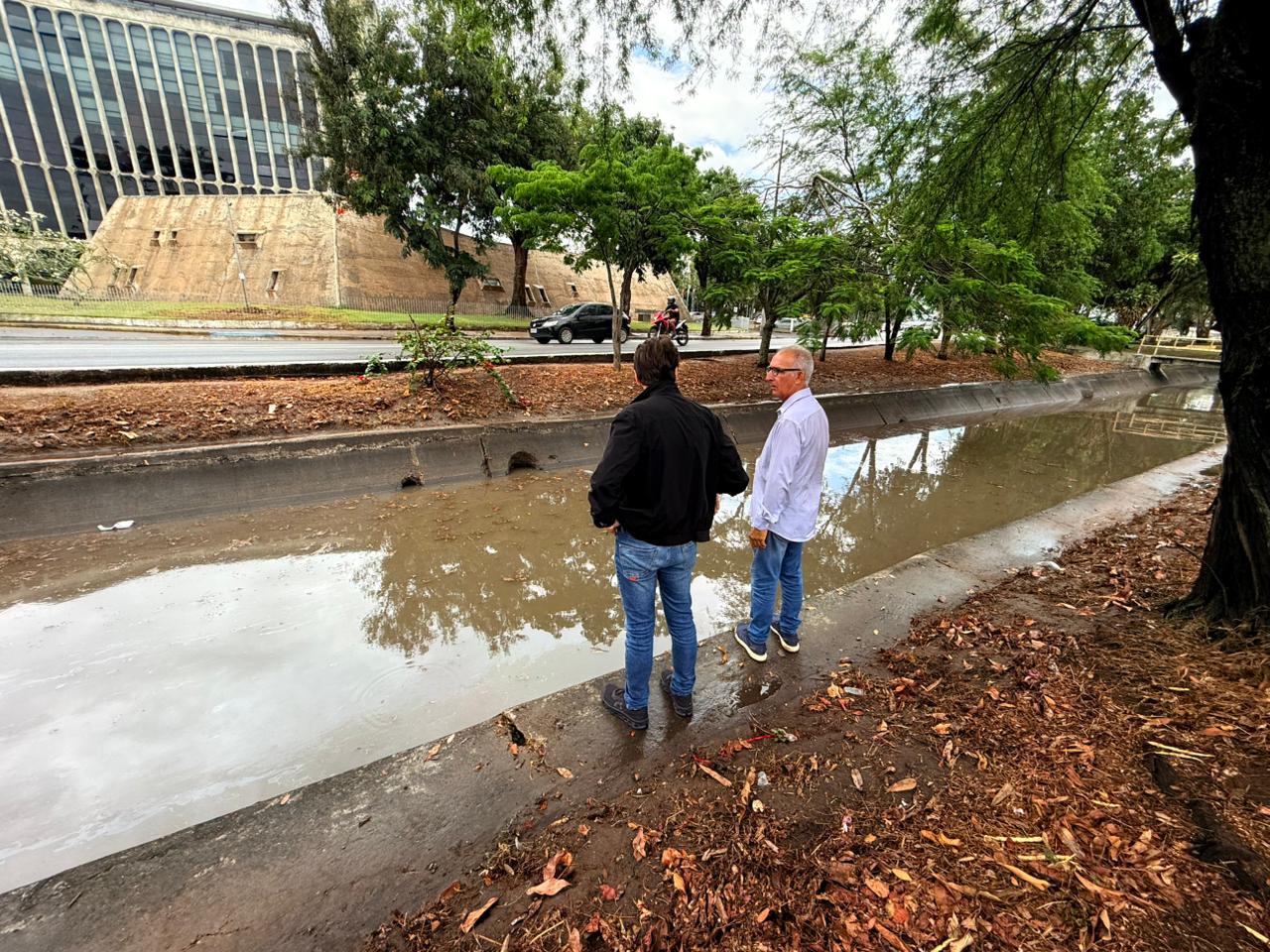 SESUMA intensifica inspeção dos canais e reforça ações preventivas no entorno do Açude Velho