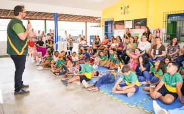 Campina Grande inicia ano letivo para mais de 35 mil estudantes e entrega kits escolares