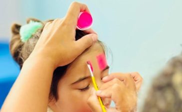 Hospital de Emergência e Trauma de Campina Grande realiza oficina de máscaras e pintura artística para crianças internas