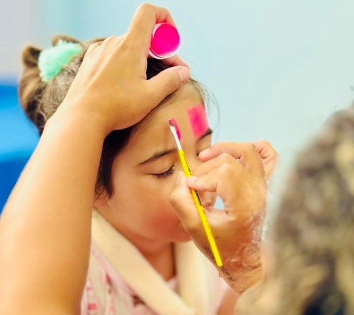 Hospital de Emergência e Trauma de Campina Grande realiza oficina de máscaras e pintura artística para crianças internas