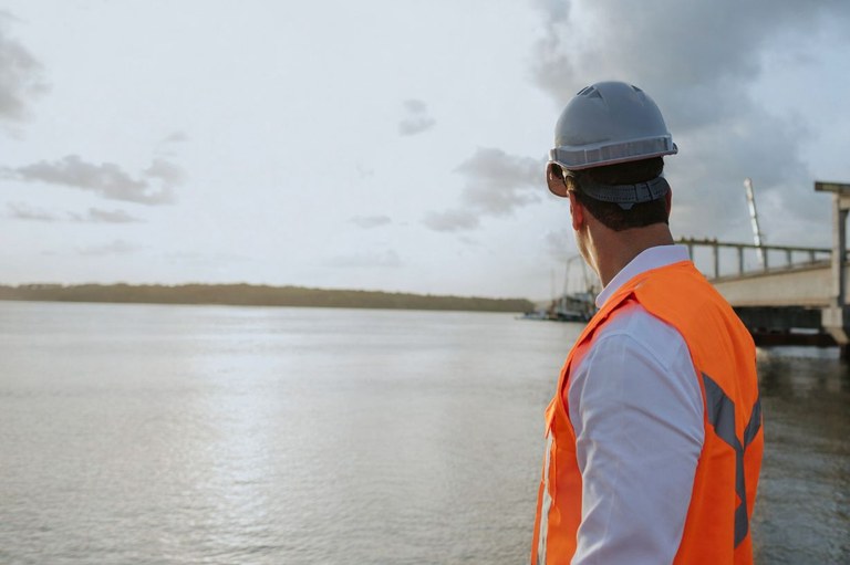 Lucas Ribeiro inspeciona obra da Ponte do Futuro, que atinge 50% de conclusão e projeta desenvolvimento da região Lucas Ribeiro inspeciona obra da Ponte do Futuro, que atinge 50% de conclusão e projeta desenvolvimento da região