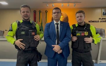 Vereador Dinho Papaléguas celebra aprovação da PL que garante uso de armas não letais por parte dos agentes da STTP